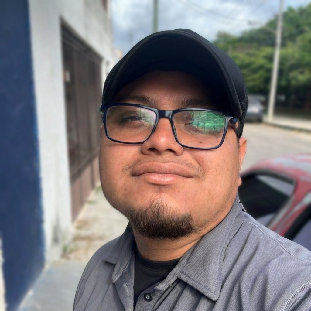 Roberto Enrique Ku - Instructor Profesional